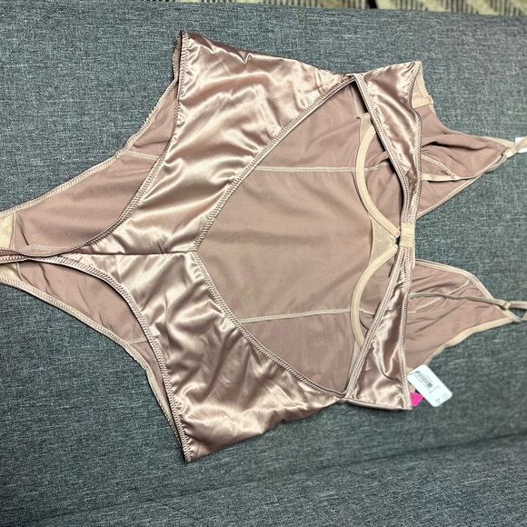 LA SENZA | 2 Pack Body Suits - Picture 7 of 9